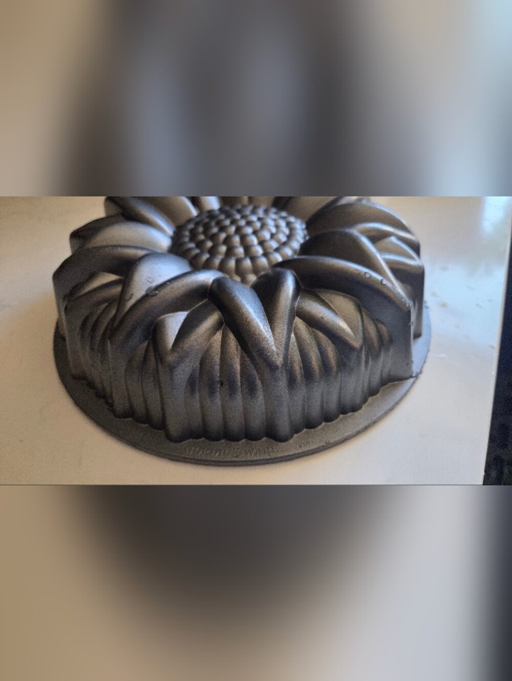 Sunflower Cake Pan 10.5"x3"